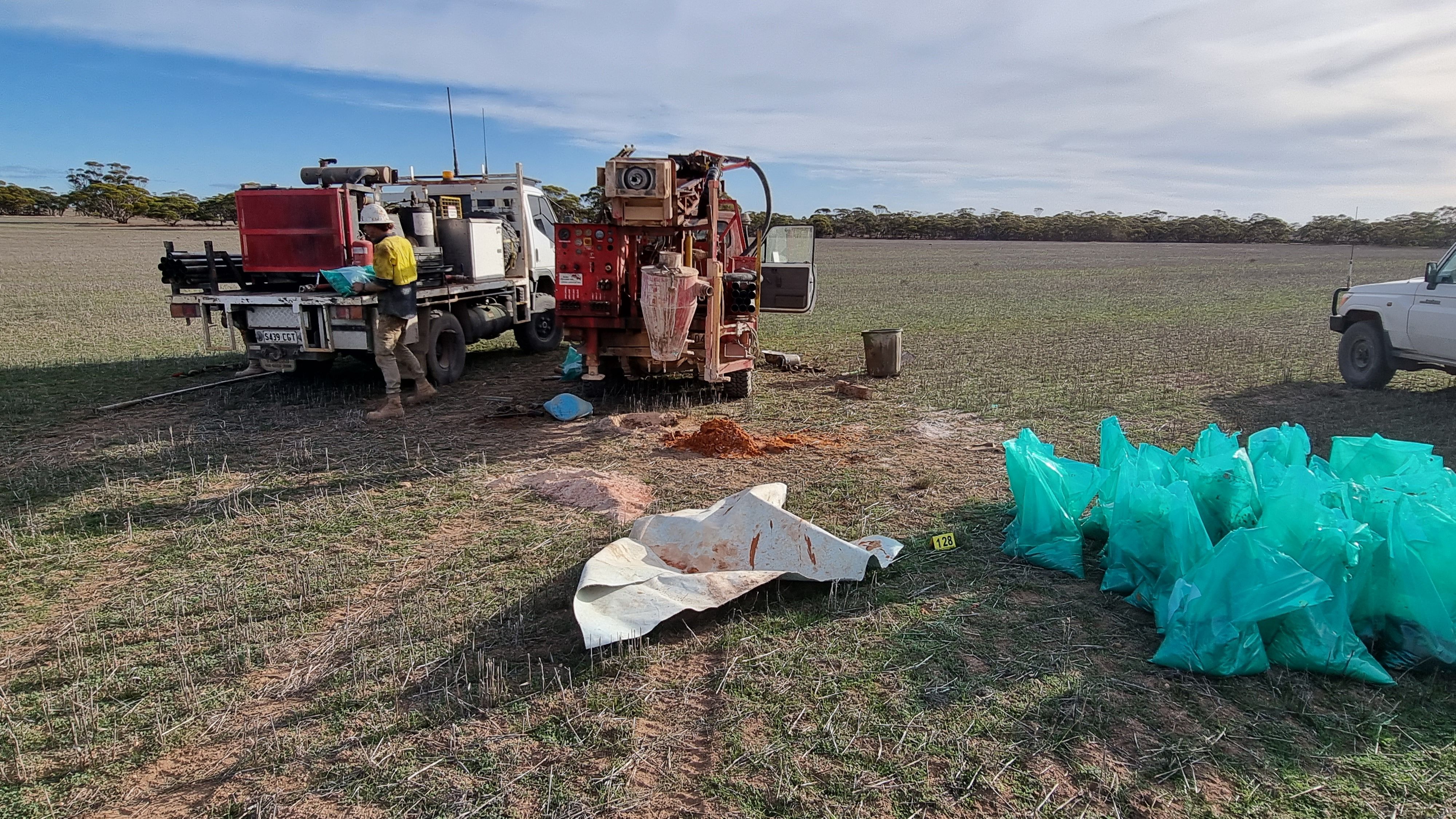 Drilling and samples at Eyre Peninsula KaolinHalloysite Project